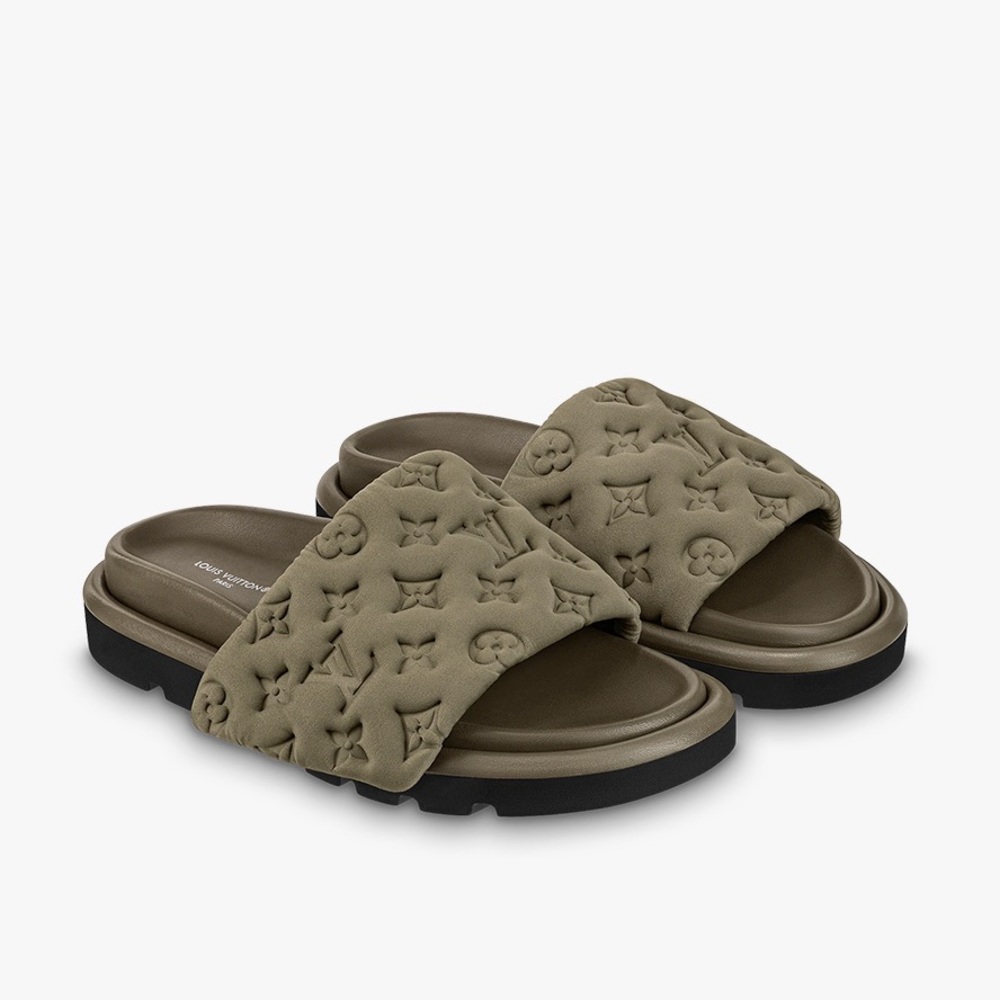 In Search of 👀 > Louis Vuitton Pool pillow mules 😍